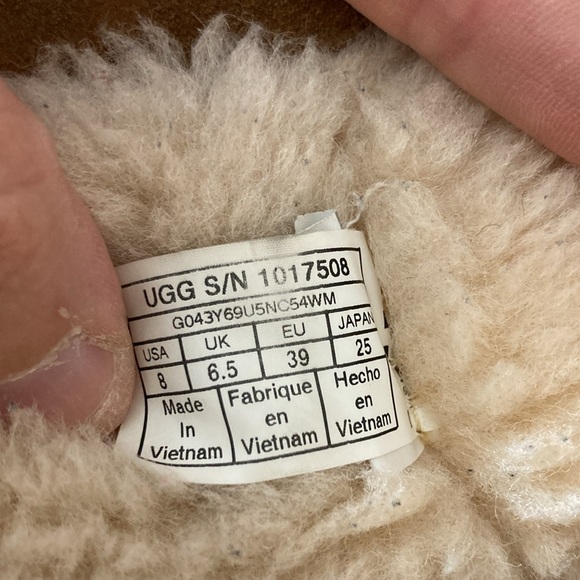 UGG Classic Boot - Picture 13 of 13